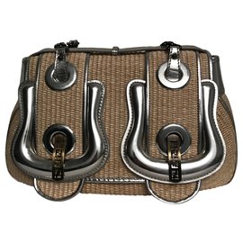 Fendi B Bag aus beige Stroh und silbernem Leder
