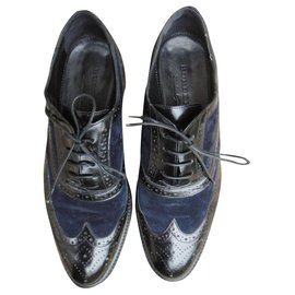 Scarpe Oxford Burberry blu notte scamosciate e vernice 39