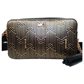 Borsa Michael Kors in pelle nera con monogramma dorato