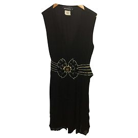 Vestido Antik Batik de gasa negra y dorada con bordados