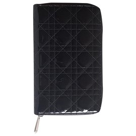 Cartera Dior en charol negro
