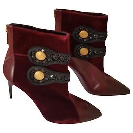 Botines Balmain de cuero y terciopelo burdeos