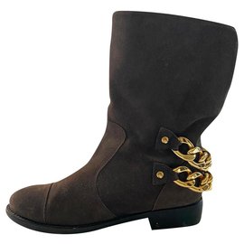 Giuseppe Zanotti Wildlederstiefel Braun mit goldenen Ketten