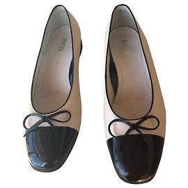 Autre Marque ARA Bailarinas de piel beige y charol negro