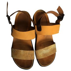 Céline Sandalen aus Leder Gelb