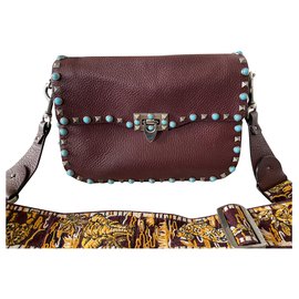 Sac à main Valentino Garavani Guitar Rockstud en cuir rouge foncé