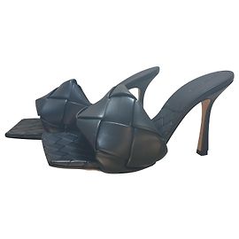 Mule Bottega Veneta in pelle nera 38.5