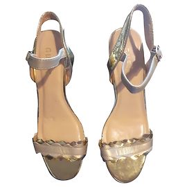 Sandalias Guess de piel y cordero doradas Talla 38