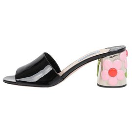 Prada Mules aus Lackleder Schwarz Zehen offen 39