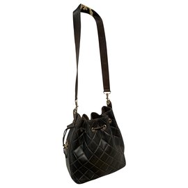 Borsa a secchiello Chanel in pelle trapuntata marrone scuro