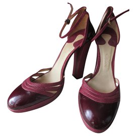 Chloé Pumps aus burgunderlack und Python