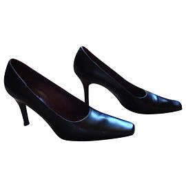 Zapatos de tacón Carven en cuero negro punta cuadrada