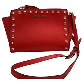 Autre Marque Bolso Michael Kors Selma Coral de Piel con Tachuelas Doradas