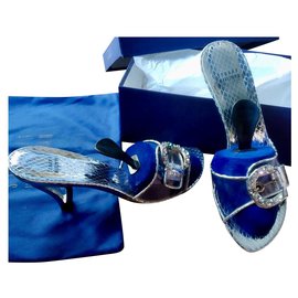 Stuart Weitzman nuovi sandali con tacco alto colline