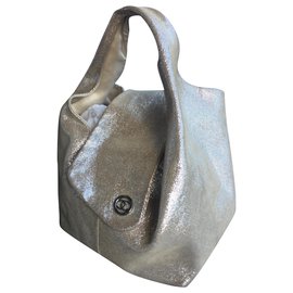 Borsa Hobo Chanel in pelle di vitello metallizzata argento