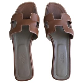 Sandali Hermès Oran in pelle oro
