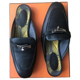Hermès Oz Pantoletten aus schwarzem Leder