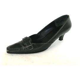Salvatore Ferragamo Pumps aus Leder in Schwarz