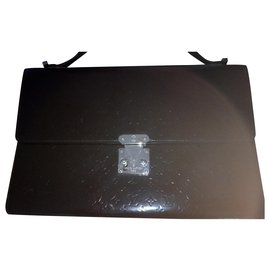 Clutch Louis Vuitton Anouchka in vernice nera