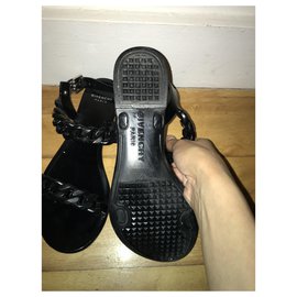 Sandali Jelly Givenchy Neri con Cinturino a Catena