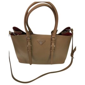 Prada Ledertasche in Gold mit Schultergurt