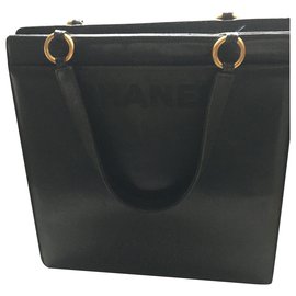 Borsa Chanel in pelle nera