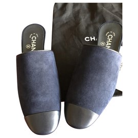 Sabot con tacco Chanel CC in pelle nero