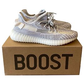 Yeezy Boost 350 V2 Statico