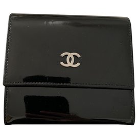 Monedero Chanel negro de piel y piel charolada