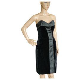 Robe fourreau Yves Saint Laurent en velours noir