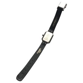 Reloj Chanel Première caja de platino correa de piel acolchada negra
