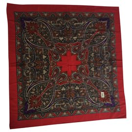 Carré en soie Yves Saint Laurent motif cachemire 128x128 cm