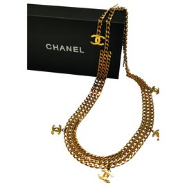 Chanel Gürtel aus goldener Kette mit C Anhängern