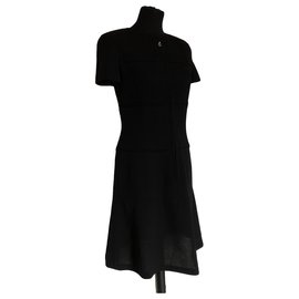 Chanel Schwarzes Wollkleid mit kurzen Ärmeln
