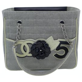 Borsa Chanel Camellia No.5 Grigia in Vernice