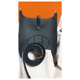 Borsa Hermès Evelyne TPM 16 in pelle Taurillon Clemence nera