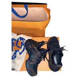 Sneakers Louis Vuitton Archlight in pelle nera
