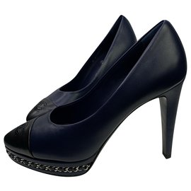 Chanel Pumps aus Leder marineblau Größe 37