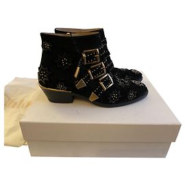 Botas Chloé Susanna de gamuza azul con tachuelas doradas 36