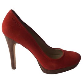 Sapatos de salto em camurça vermelha Calvin Klein