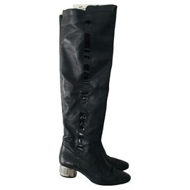 Botas sobre la rodilla Chanel de charol negro