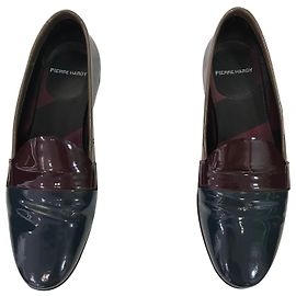 Mocassins Pierre Hardy em couro envernizado verde escuro e vinho