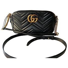 Borsa a tracolla Gucci nera in pelle con catena dorata