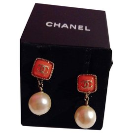 Chanel Ohrringe aus Metall und Harz Gold