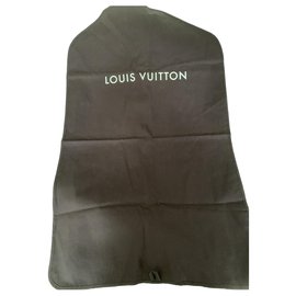 Funda de prenda Louis Vuitton en muy buen estado