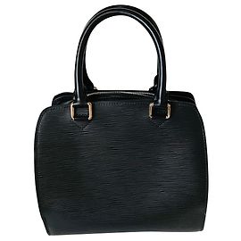 Bolso Louis Vuitton de cuero negro y metal plateado