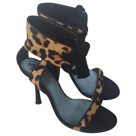 Sandali Lanvin in pelle leopardata con lacci in velluto