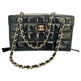 Borsa Chanel in vernice nera trapuntata