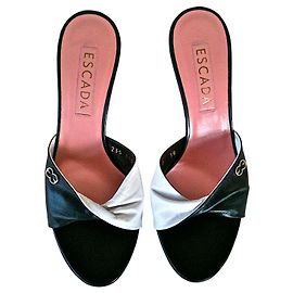 Mule Escada in pelle di agnello bianco e blu navy taglia 39