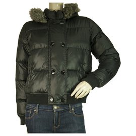 Burberry Mädchen 12Y Schwarze gesteppte Puffer-Kapuzenjacke aus Polyester